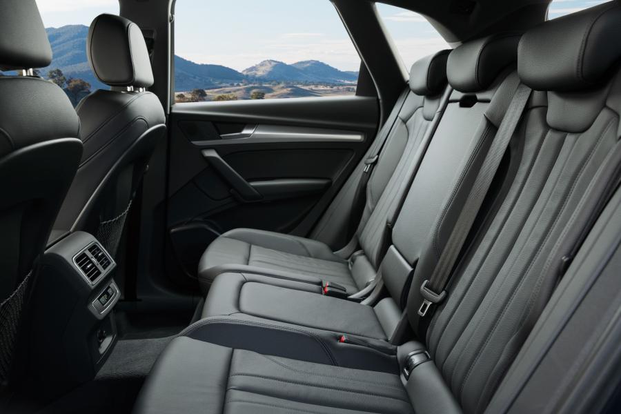 Интерьер Audi Q5 2.0 TDI Quattro 2017 года  (AU) (фото 21 из 40)